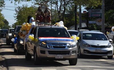 Mediante el recorrido de la imagen por los barrios, la Iglesia encontró una forma de juntar las donaciones de los fieles.