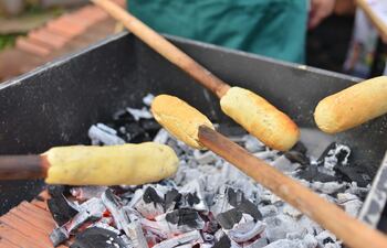 Chipa kabure vegetariano que se podrá disfrutar durante la fiesta de San Juan en la Plaza de Armas de Encarnacón. No se usa grasa animal, sino aceite vegetal en el preparado.
