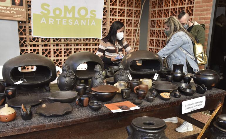 Exposición de artesanía en el IPA.