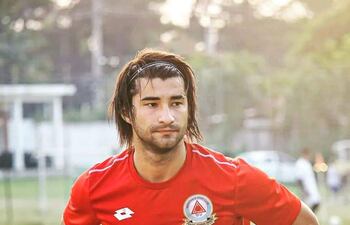 El delantero Diego "Chino" Martínez (27 años), permanecerá en Resistencia por un año más.