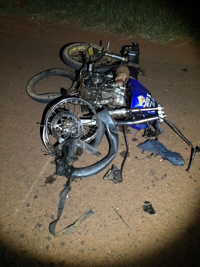 La motocicleta quedó con la parte frontal totalmente destrozada.
