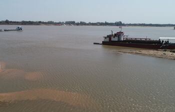 En este momento se registra la peor bajante del río Paraguay en 50 años. Pese a esto, se tardó para licitar el dragado.