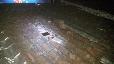 Boquete a través del cual ingresó el ahora detenido.