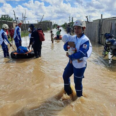 Imágenes de trabajadores de la Cruz Roja Colombiana.