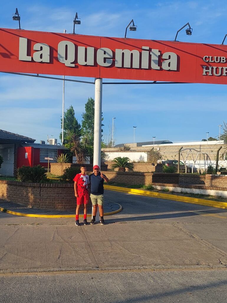 Jorge Quintana (i), la joven promesa que jugará en Huracán.