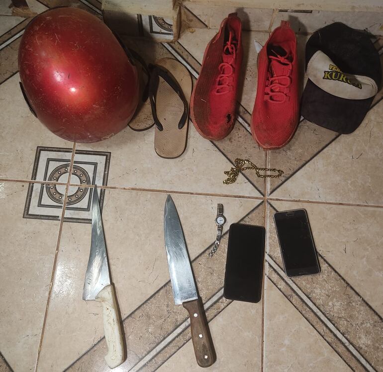 Con estas evidencias encontradas en el poder de los heridos, se conforma la teoría de que serían los mismos delincuentes que asaltaron a la mujer.