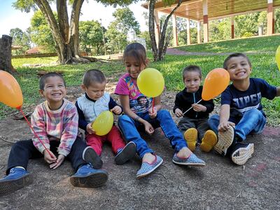 Niños y niñas participantes de los programas sociales de Aldeas Infantiles SOS en Paraguay.