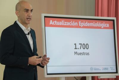 Julio Mazzoleni, ministro de Salud, en conferencia de prensa.