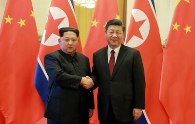 Fotografía de archivo: a la izquierda el dictador norcoreano Kim Jong-un y a la derecha el presidente de China, Xi Jinping.