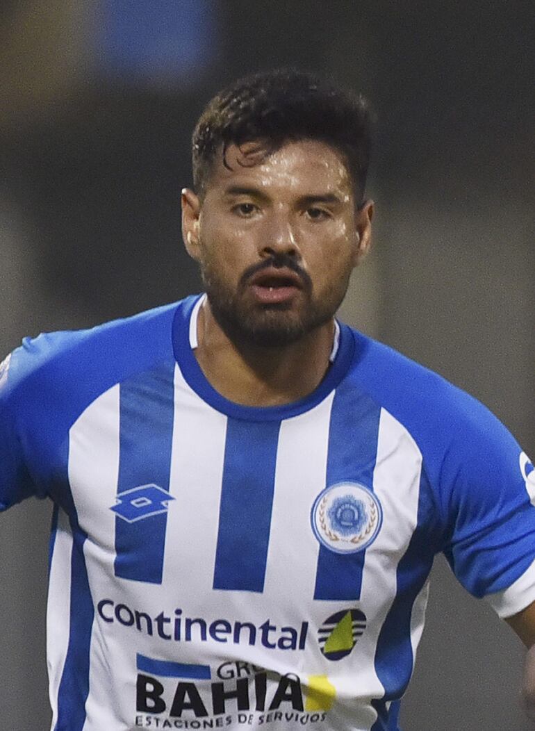 César Iván  Benítez León (31), defensor del 12 de Octubre de Itauguá.