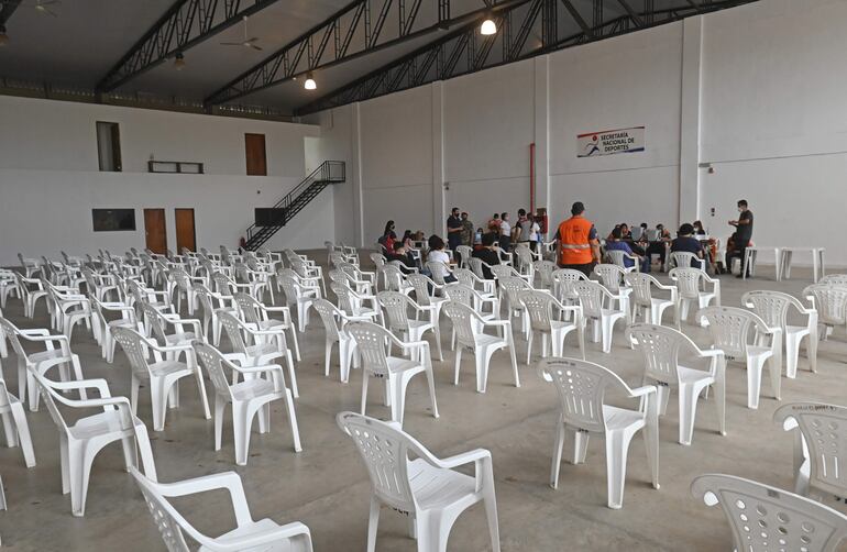 Sillas vacías nuevamente es la constante imagen que se observa en los vacunatorios como la SND, pues cada vez menos personas se registran o se acercan a dosificarse contra el coronavirus.