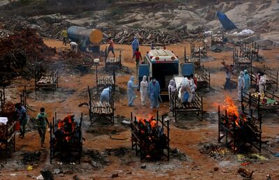 Piras funerarias en la India.