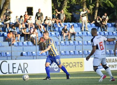 Marcelo Palau fue titular en filas del Sportivo Luqueño pero no terminó el partido debido a su expulsión.