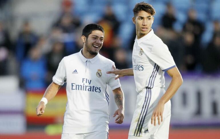 Sergio Díaz, jugador de Cerro Porteño y Achraf Hakimi, hoy en día en el PSG.
