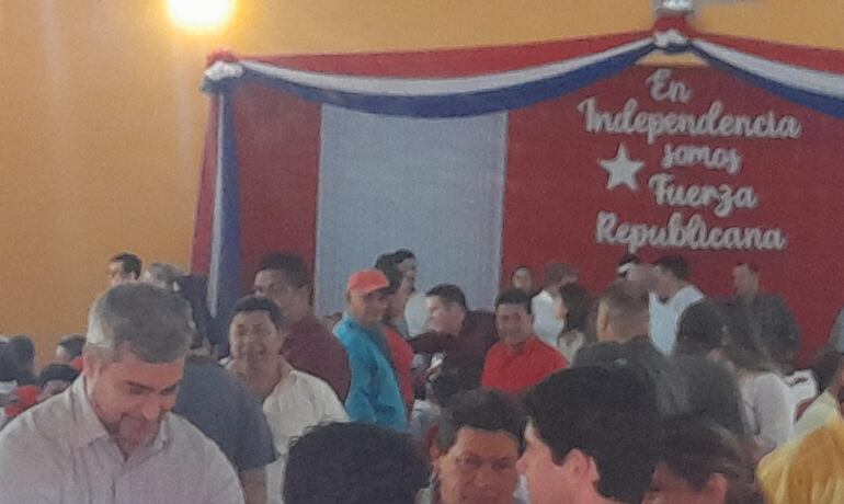 El presidente de la República, Mario Abdo Benítez, en el auditorio de la Municipalidad de Independencia.
