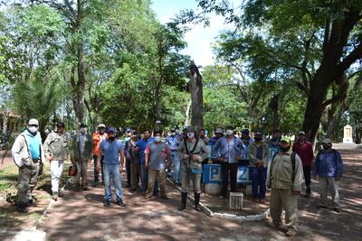 Los jornaleros piden trabajar cinco días a la semana.