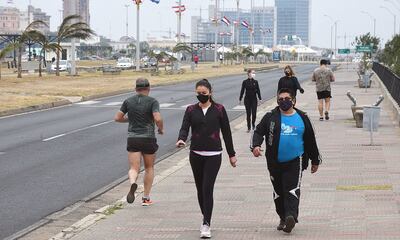 El uso de mascarillas tanto en luga-
res cerrados y en donde no se pueda mantener las distancia de dos metros es parte de las recomenda-
ciones que siguen vigentes con el nuevo decreto presidencial.