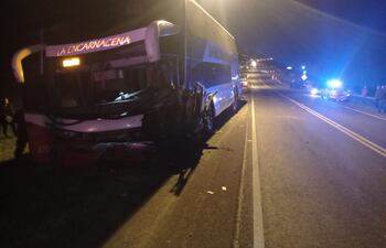 Un colectivo de larga distancia sufrió un accidente de tránsito en San Juan.