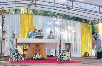 El obispo. Francisco Javier Pistilli hizo un llamado a sanar el mundo, liberar la realidad de todo lo que no es de Dios, durante su homilía en la misa central en el santuario de Itacuá.