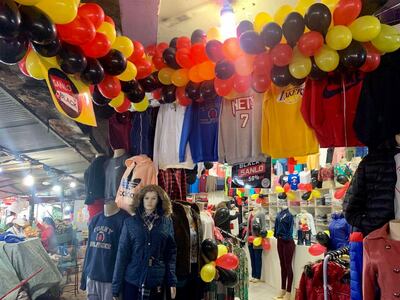 Los comerciantes aguardaron a los compradores.