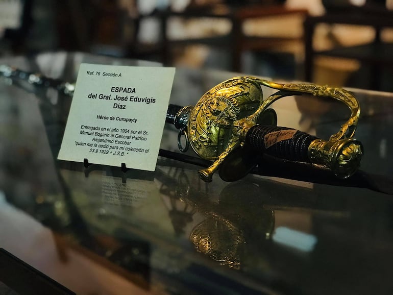 Espada que es exhibida en el museo Juan Sinforiano Bogarín