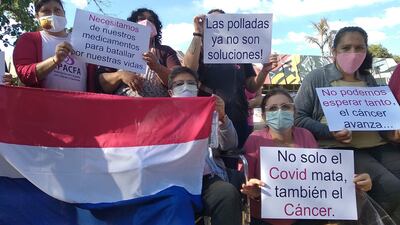 Pacientes con cáncer claman por medicamentos para seguir con sus tratamientos.