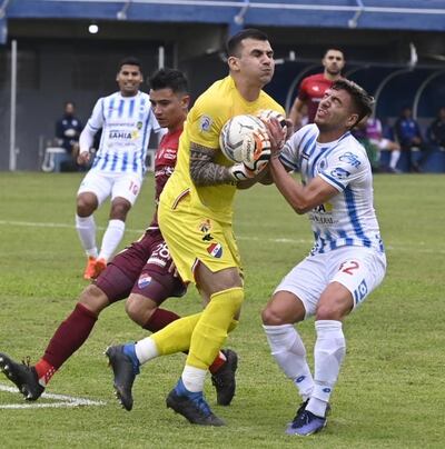 Nacional y 12 de Octubre juegan en el Arsenio Erico.