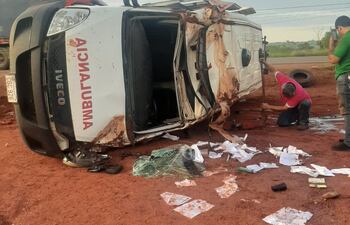 El conductor perdió el control de la ambulancia.