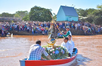 Tradicional procesión Náutica de la imagen de la Virgen del Paso por el Tebicuarymí.