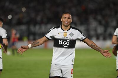 Richard Ortiz anotó el segundo de Olimpia en el clásico
