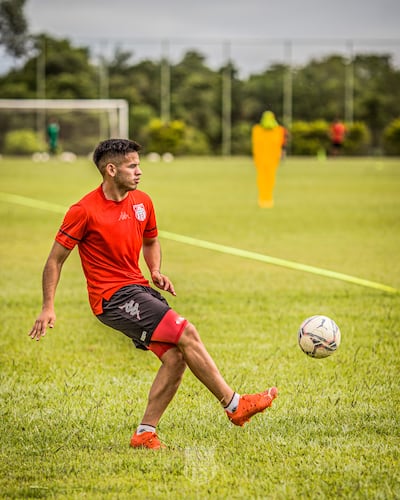 Teodoro Sebastián Arce Villaverde (22 años), extremo de General Caballero de Mallorquín.
