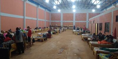 Los albergados se quejan de que deben compartir espacio común y temen contagio masivo.