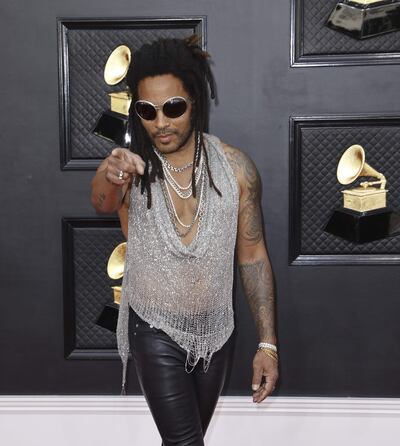 El cantante Lenny Kravitz en la 64ª entrega anual de los premios Grammy en el MGM Grand Garden Arena en Las Vegas, Nevada, EE.UU. El roquero estadounidense Lenny Kravitz publicó en sus redes sociales que se encontraba paseando por las calles de la Ciudad de México, lo cual provocó no solo la reacción en redes sociales de sus seguidores, sino hasta de funcionarios del Gobierno.