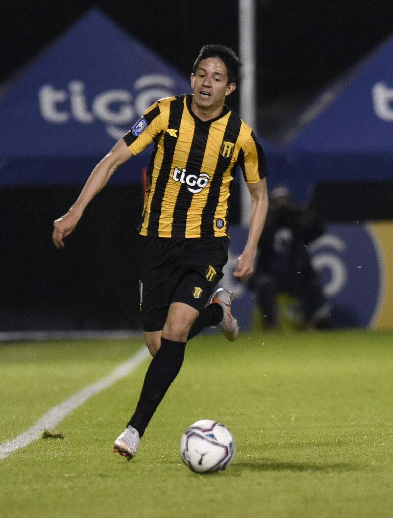 Alberto Cirilo  Contrera Giménez (29), mediocampista ofensivo de Guaraní.