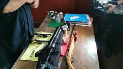 Tres armas quedaron como evidencia del caso de violencia.