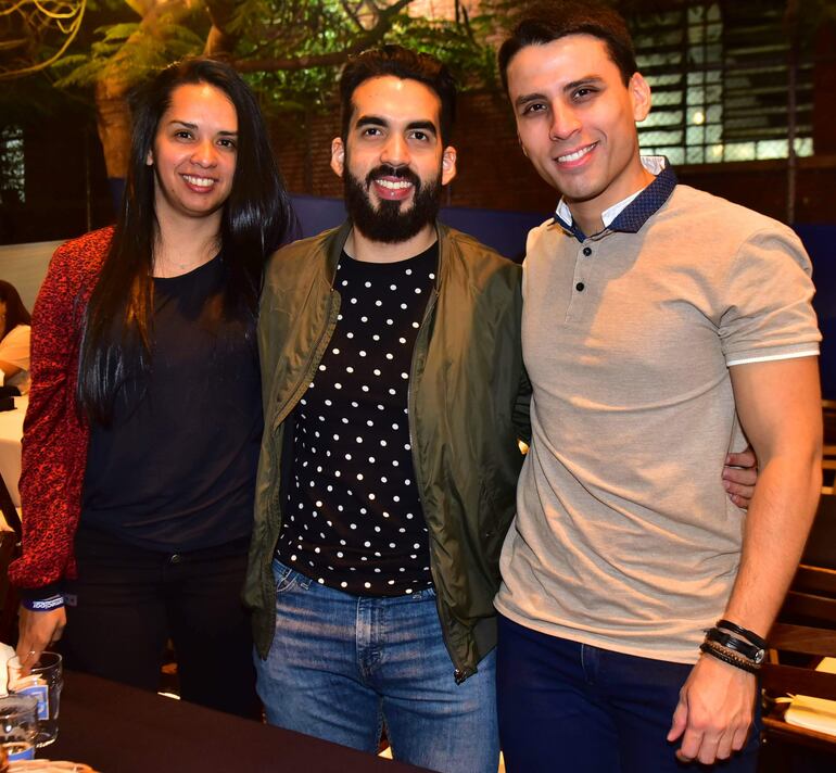 Mariela Martínez, Amado Martínez y Elías Amarilla.