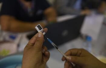 vacunatorio del polideportivo del club Fomento de barrio Obrero