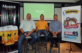 Gabriel Rubbini junto a organizadores del Choppfest 2022.