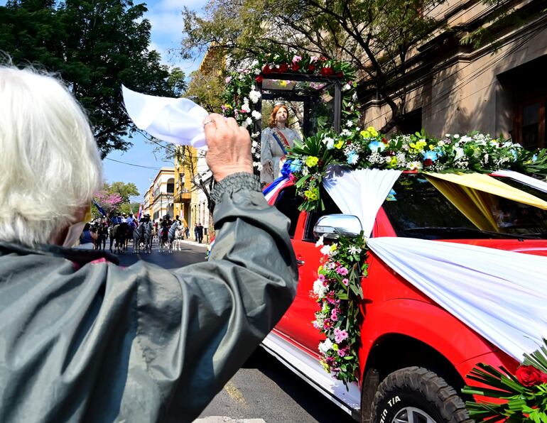 En el marco de las celebraciones por la fundación de Asunción se realizó una procesión.