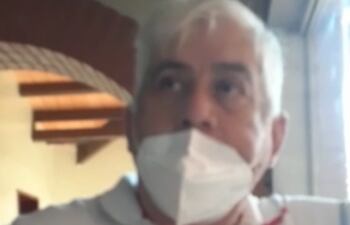 Pacientes escrachan a médico que llegó tarde en consultorio.