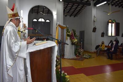 Mons. Ricardo Valenzuela se dirige a los presentes en la misa central del 18 de agosto, día de Santa Elena.