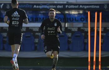 Lionel Messi, 34 años, capitán de la selección argentina que esta noche intentará alcanzar la racha de 30 partidos invictos.