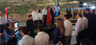 Zurab Pololikashvili, secretario general de la OMT; Sofía Montiel, ministra de Turismo; Mario Abdo, presidente de la República; Silvana López Moreira, primera dama; y Manuel María Cáceres, director de la Itapú, durante el acto de apertura del evento.