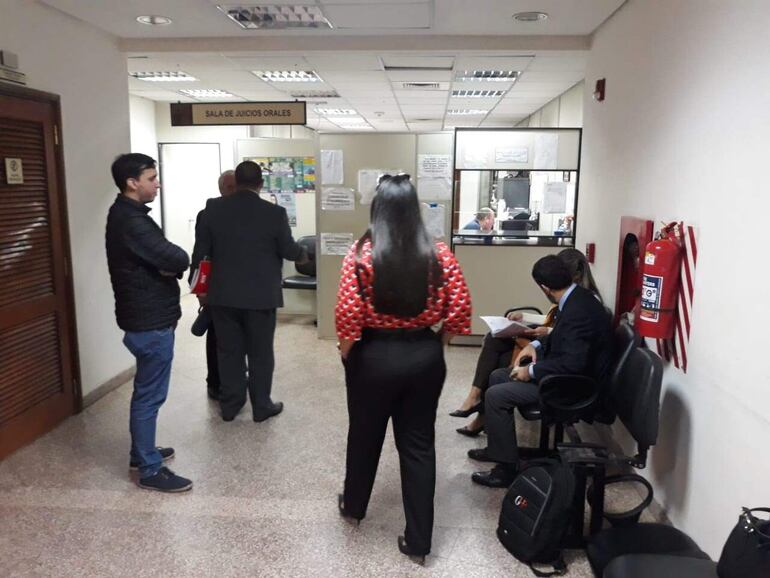 Las procesadas, dentro del Palacio de Justicia de San Lorenzo. 