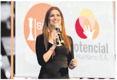 Silvia Gill expuso sobre un área tan importante como la
inteligencia emocional y resiliencia, en tiempo de pandemia.