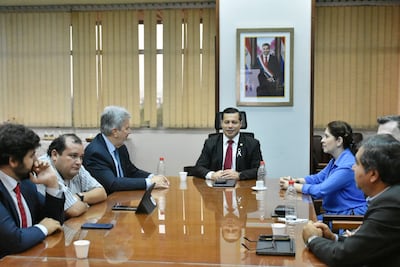 Reunión entre el presidente de la ANDE, ejecutivos de la institución y representantes de la Cámara de Fintech, la semana pasada.