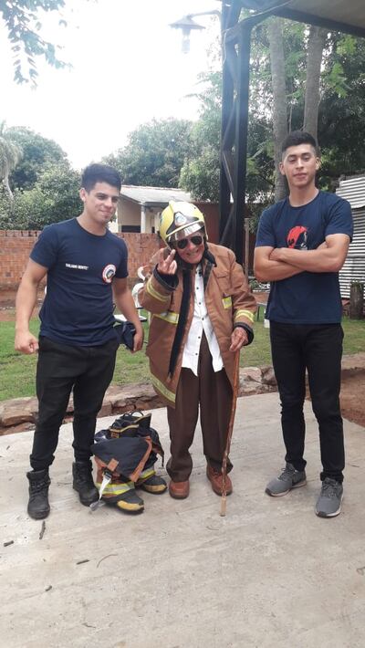 Dos generaciones, separadas por años de diferencia, pero unidas por el afán de solidaridad y de aportar al prójimo.