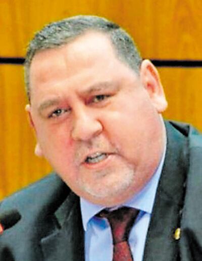 Javier Zacarías Irún, senador colorado cartista, representante sustituto de su cámara ante el Jurado de Enjuiciamiento.