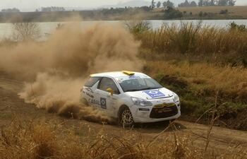 César Cruz y Roberto Aguilera vencieron en la general tracción simple y la Clase RC3.