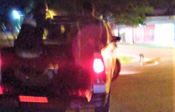 El accidentado es trasladado en una patrullera hasta el Hospital Regional de Paraguarí